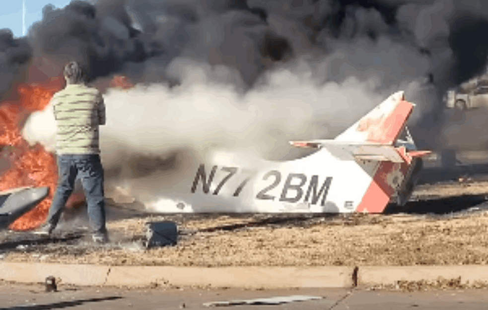 HOROR NA PUTU: Letelica se ZAPALILA i pala na KAMION  (VIDEO)